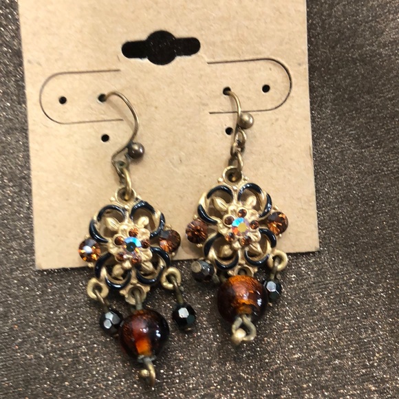3/$20 5 Pairs of fashion Earrings for Pierced Ears - Picture 2 of 6